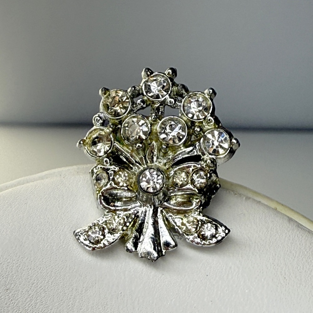 🚨3 for $15🚨 Silver-tone and Rhinestone Floral Brooch